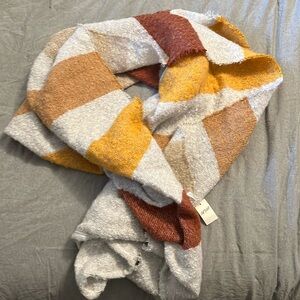 Aerie scarf